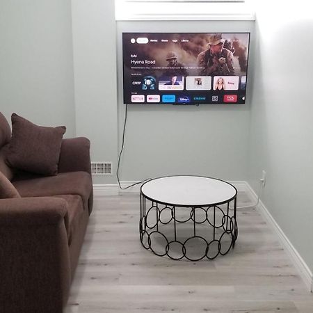 2 Bedroom Luxury Apartment Гуэлф Экстерьер фото